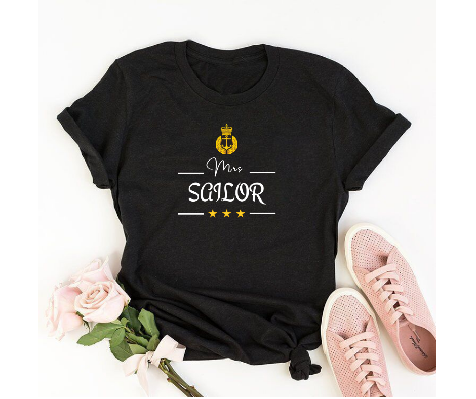 Mrs Sailor (crown) - Women's Half Sleeve Round Neck T-Shirt