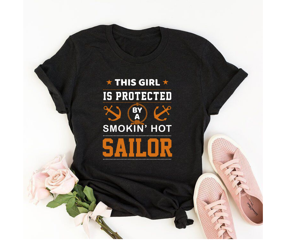 Sailor's girlfriend - Women's Half sleeve round neck T-Shirt
